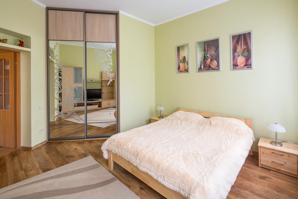 Appartamento Rynok Square 5 Зі Світлом! Leopoli Esterno foto